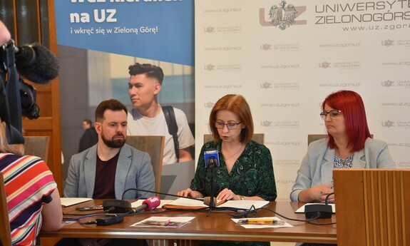 Konferencja prasowa - Rekrutacja 2023/24: dr Arkadiusz Tyda, dr hab. Barbara Literska, prof. UZ, dr hab. inż. Sylwia Myszograj, prof. UZ, fot. Biuro Promocji UZ