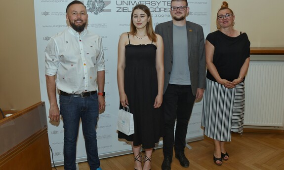 Od lewej: Pełnomocnik ds. Ewaluacji Jakości Kształcenia - dr Paweł Szudra, studentka Ewa Antecka, przewodniczący Parlamentu Studenckiego - Marcin Łukaszewicz, kierownik Działu Kształcenia - dr Edyta Wysocka, fot. K. Adamczewski 