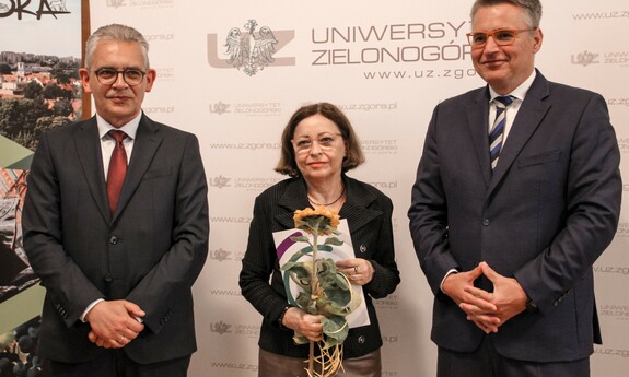 Rektor Uniwersytetu Zielonogórskiego - prof. dr hab. Wojciech Strzyżewski, dr hab. Marta Ruszczyńska oraz Prezydent Miasta Zielona Góra - Janusz Kubicki; fot. J. Czarnecka