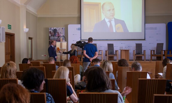 Warsztaty „Video w marketingu i rekrutacji – warsztaty telewizyjne” – prowadzą dr Kaja Rostkowska i Jerzy Jackowski (Media Akademickie Uniwersytetu Zielonogórskiego); fot. M. Janion